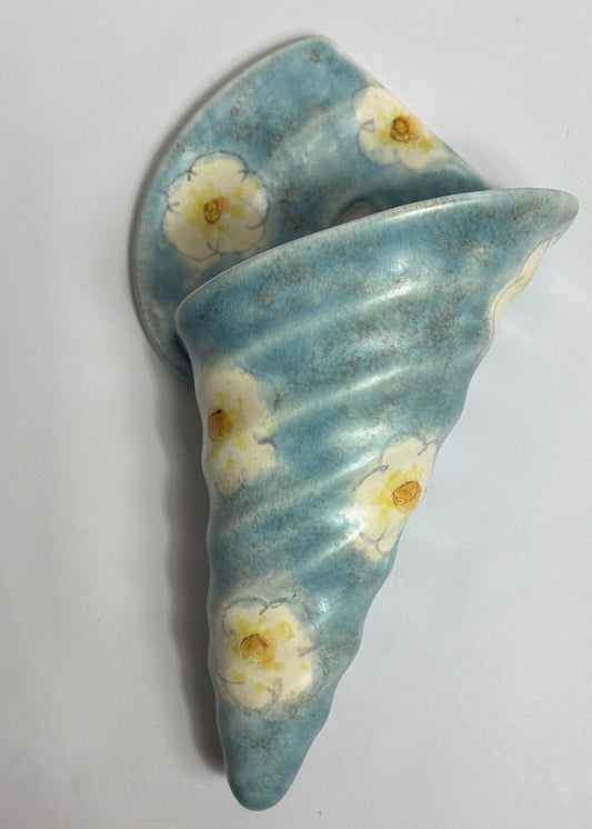 Vintage Beswick Wall Pocket Vase – Shape 433 – Blue Daisy Cornucopia – English Pottery